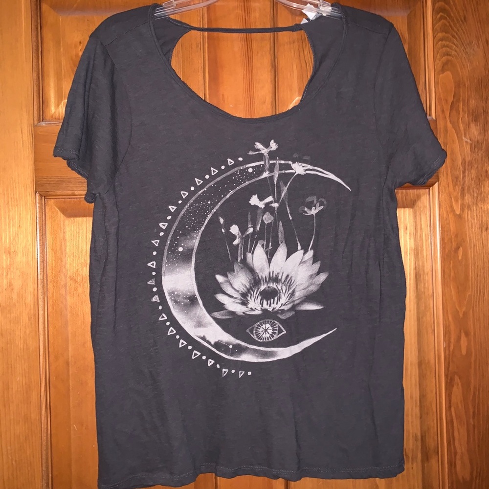 Moon t-shirt with scoop back